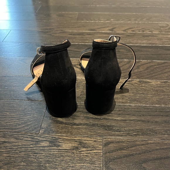 Barely worn square heeled shoes. - Picture 2 of 4